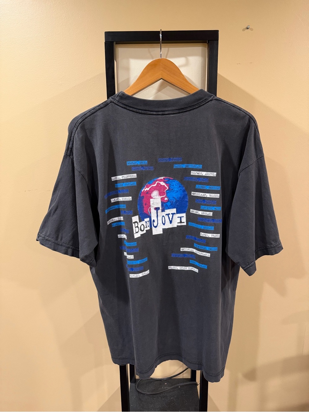 Vintage Bon Jovi 1995 World Tour Faded Band Tee - Picture 15 of 15